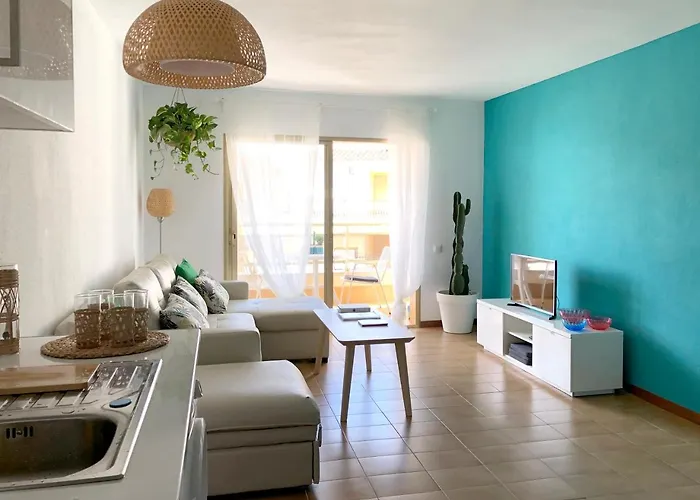 New Stunning Seaview Apartment With Lovely Balcony