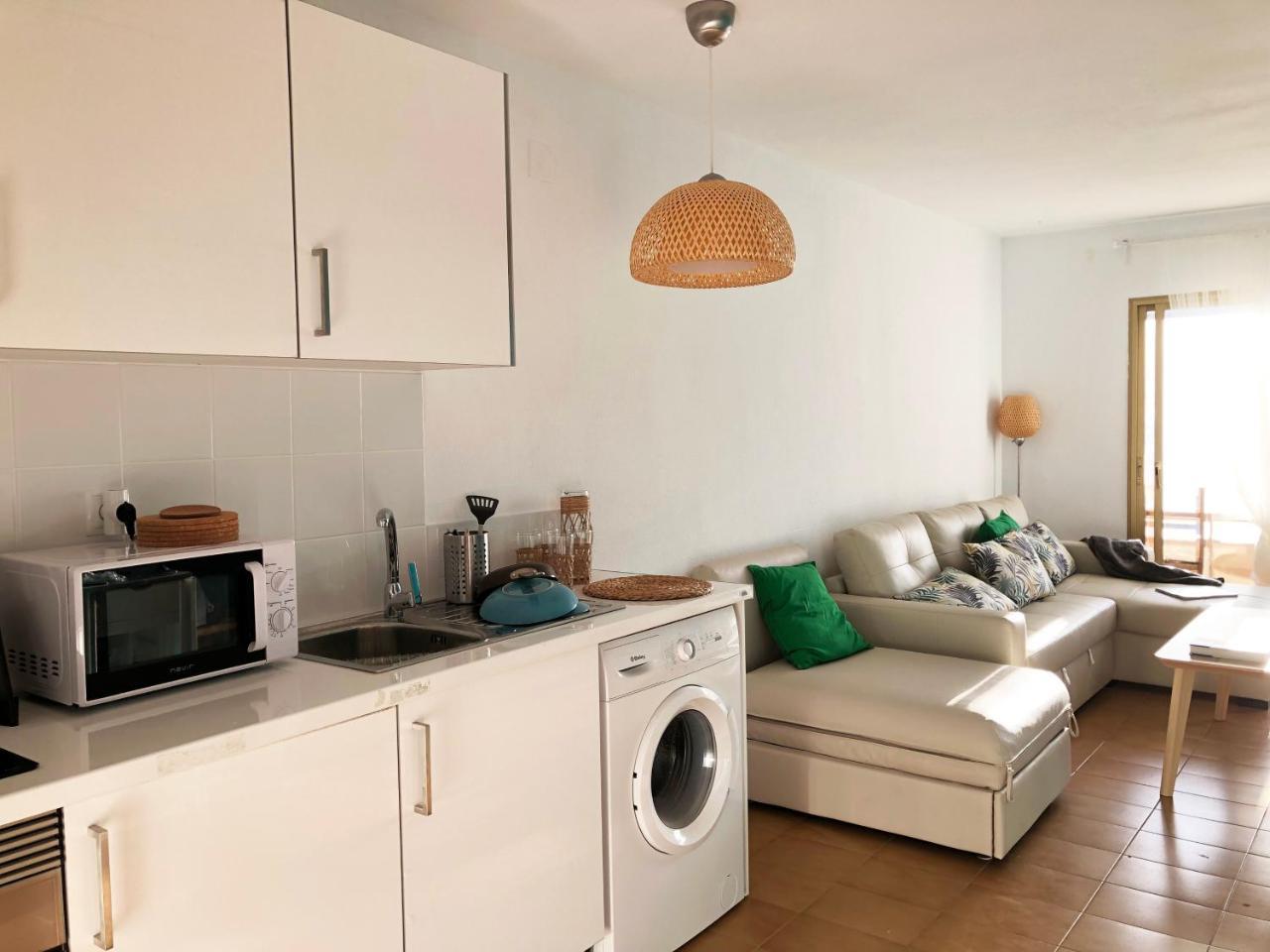 New Stunning Seaview With Lovely Balcony *